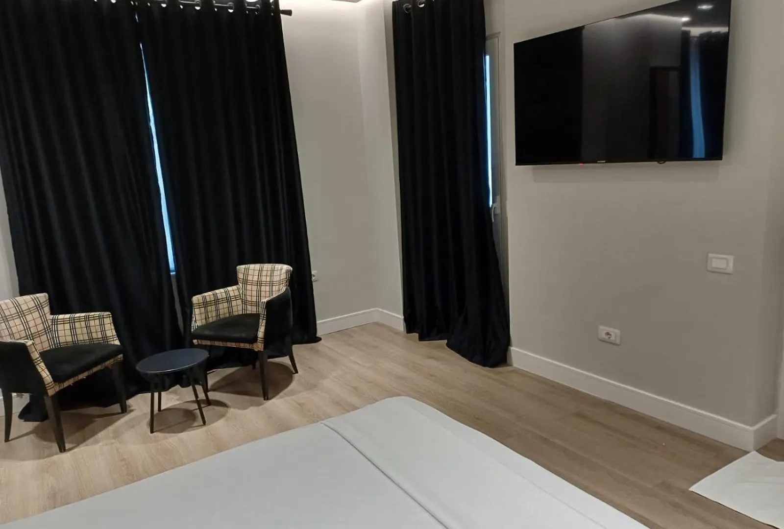 Oxygen Boutique Hotel Tirana 4*,